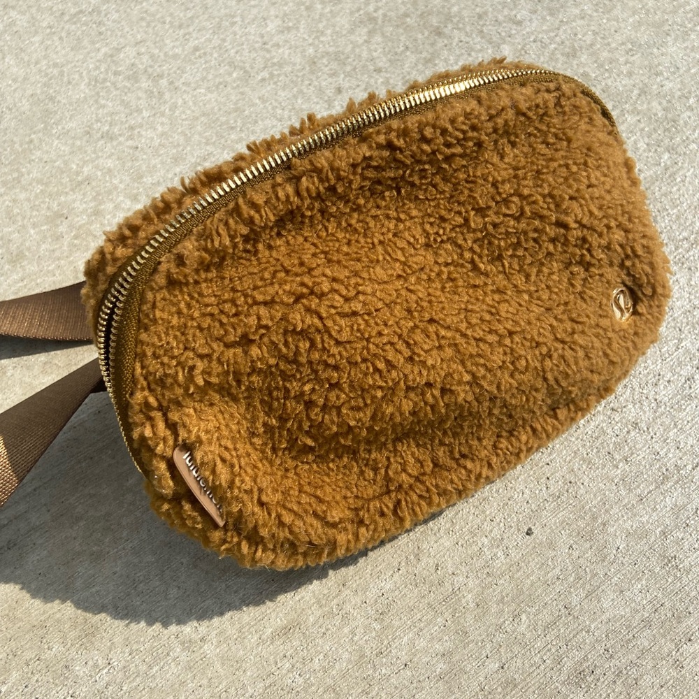 Lululemon fleece belt bag